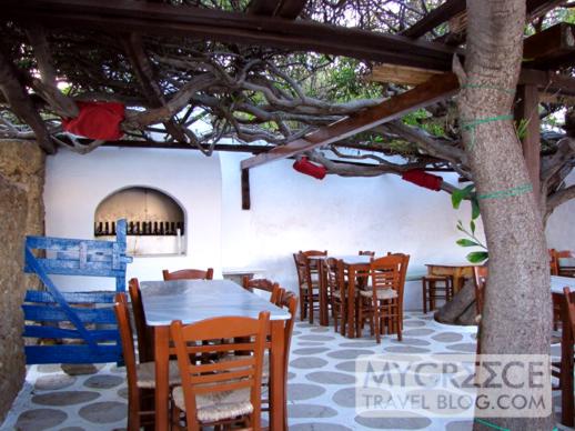 Kikis taverna at Agios Sostis on Mykonos