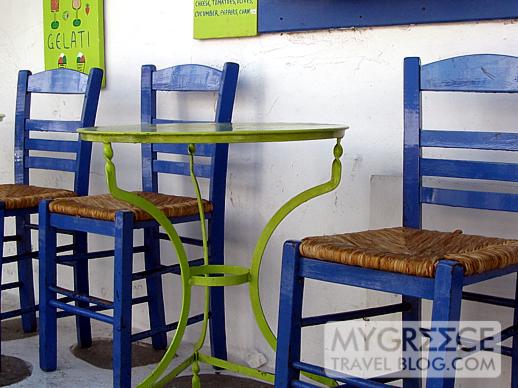 a Mykonos Town cafe