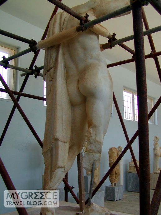 a sculpture in the Delos archaeological museum
