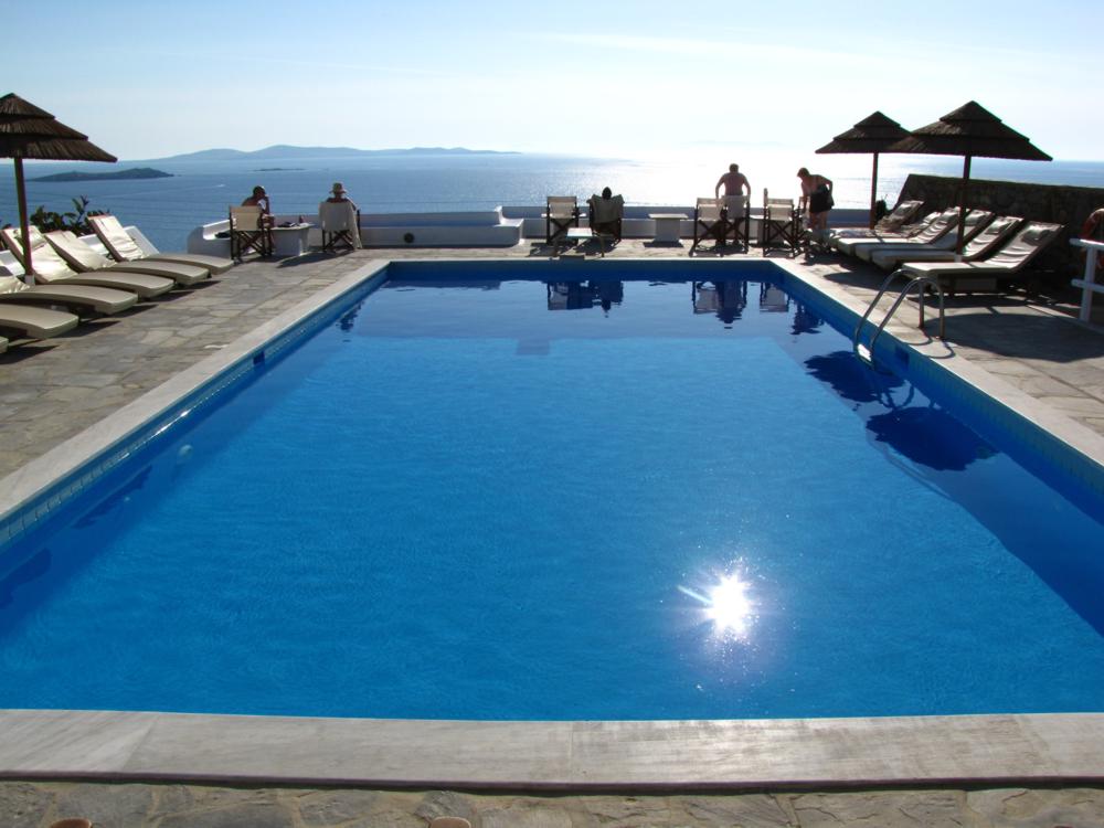 Hotel Tagoo swimming pool