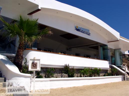 Bonatsa taverna at Platis Gialos beach