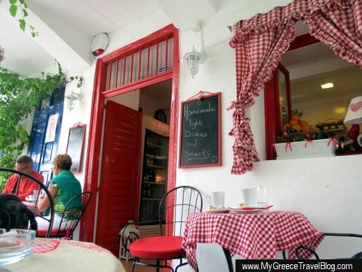L'ile Bistrot-Cafe at 3 Kampani Street in Mykonos Town 