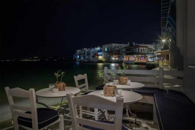 Breeze cocktail bar at Little Venice Mykonos photo shared on Twitter by George Sarafidis