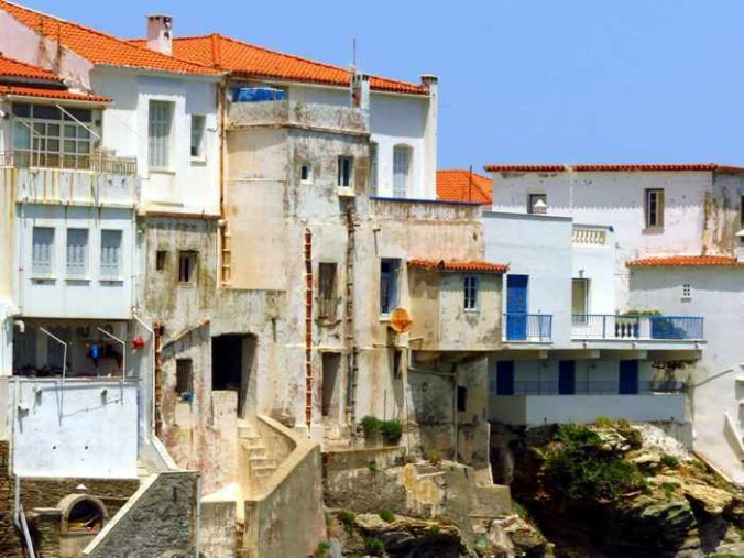 houses on the Paraporti seaside in Andros Town