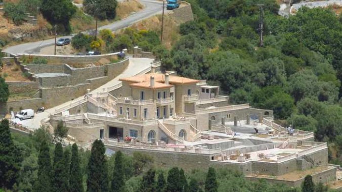 villa under construction in Stenies