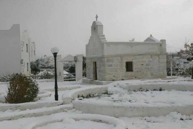 Snow on Paros photo shared on Facebook by ΠΑΡΟΣ like