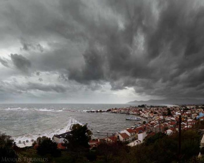 Manolis Thravalos photo of stormclouds above Pythagorion