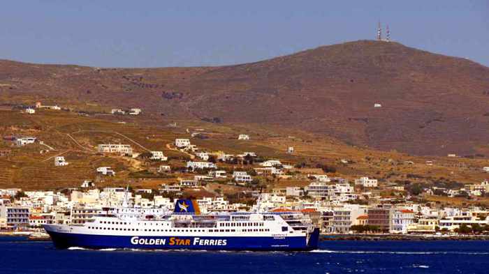 Superferry II arriving at Tinos