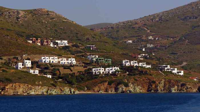 houses above Gavrio bay