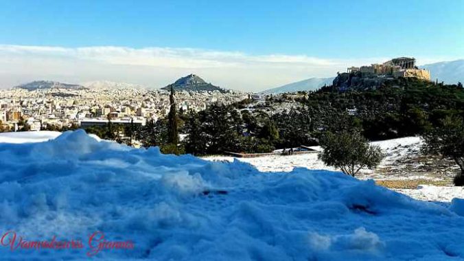 Giannis Vamvakouris photo of snow in Athens