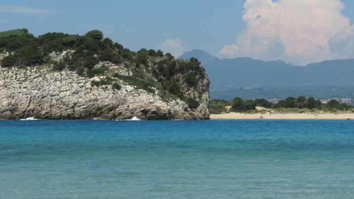 Voidokilia beach