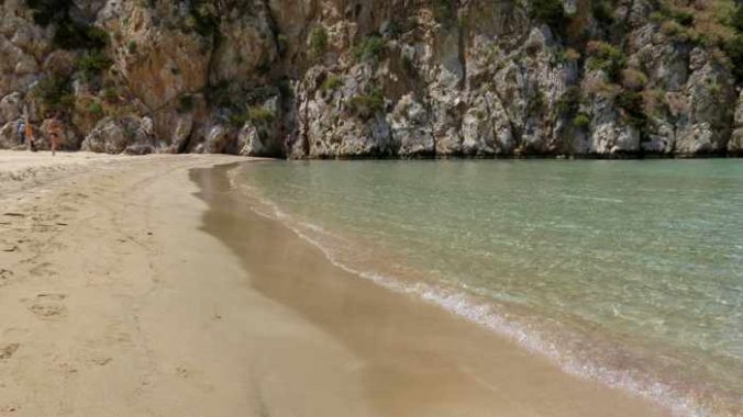 Voidokilia beach