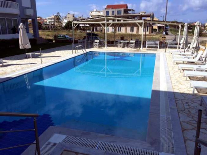 Artina Hotel swimming pool