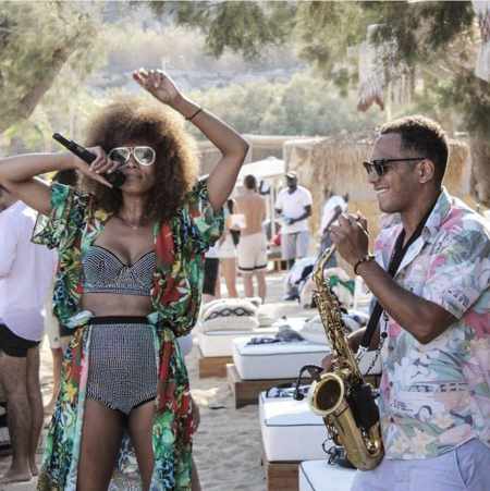 Photo of musical entertainers Shaya and Tiago Astori at Kalua Mykonos 