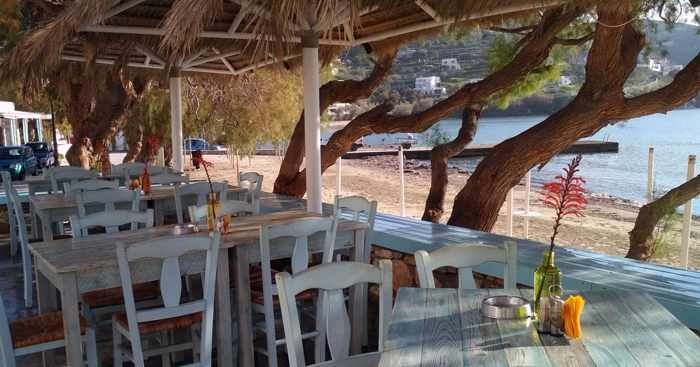 Greece, Greek islands, Cyclades, Siros, Syros, Syros island, Kini Bay, Kini, Kini Bay on Syros, bar, restaurant, cafe, taverna, grillhouse, mezedopoleio, Aeriko, Aeriko mezedopoleio Kini Syros,