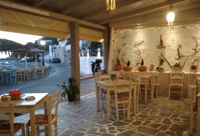 Greece, Greek islands, Cyclades, Siros, Syros, Syros island, Kini Bay, Kini, Kini Bay on Syros, bar, restaurant, cafe, taverna, grillhouse, mezedopoleio, Aeriko, Aeriko mezedopoleio Kini Syros,