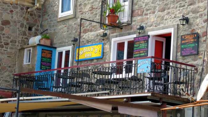 seaview balcony at Mollys Bar in Molyvos on Lesvos island