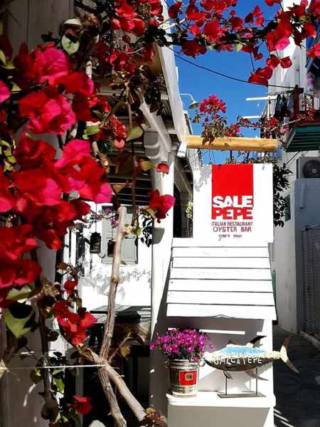 Street view of Sale e Pepe restaurant on Mykonos 