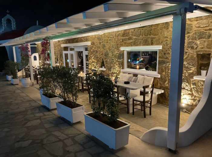 Petrino Cafe Bar on Mykonos