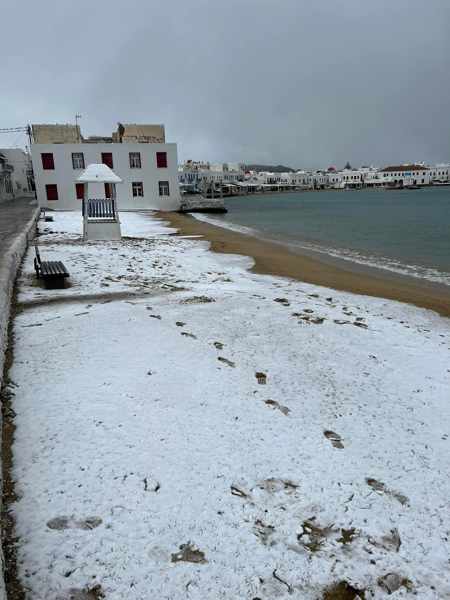 Snowy Agia Anna beach in Mykonos Town