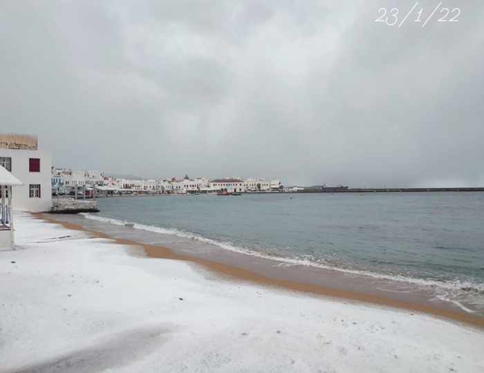 Snow on Agia Anna beach at Mykonos Town