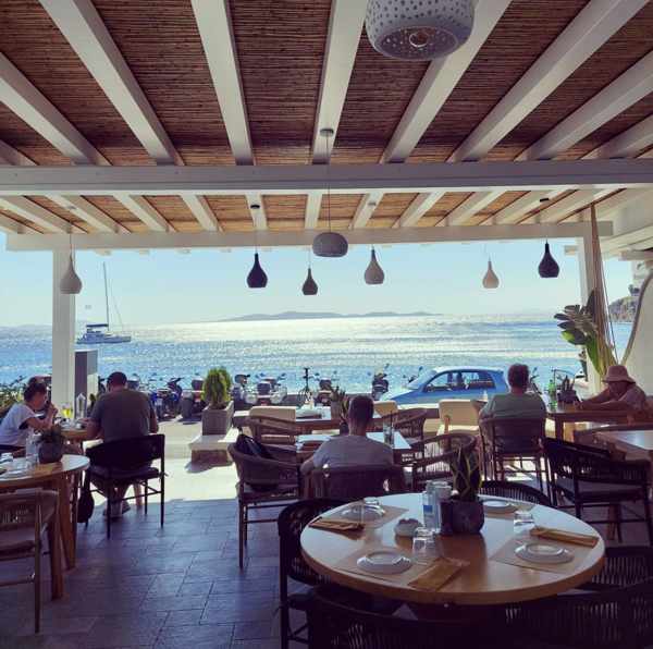 Nosostros Lounge & Restaurant at Agios Stefanos beach on Mykonos 
